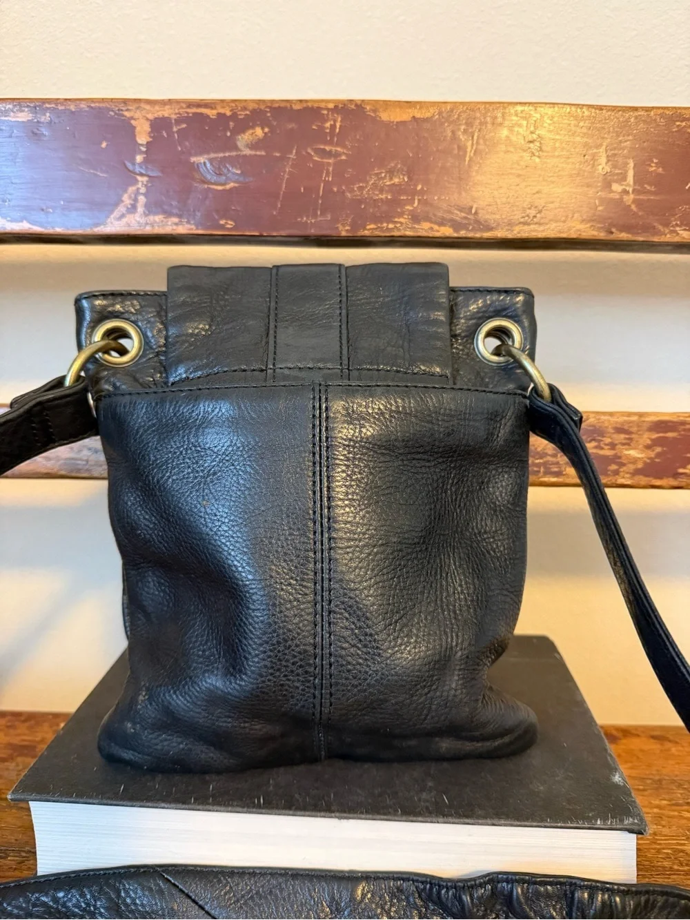 Vintage HOBO Intl Black Pebble Leather Flap Bag Crossbody Shoulder Purse